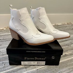 Pierre Dumas white western booties